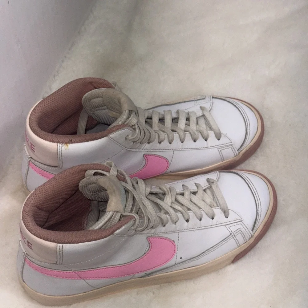 Nike Classic Blazer Mid 77 GS White Pink Guava Ice - Size 7Y or 8.5 Women's